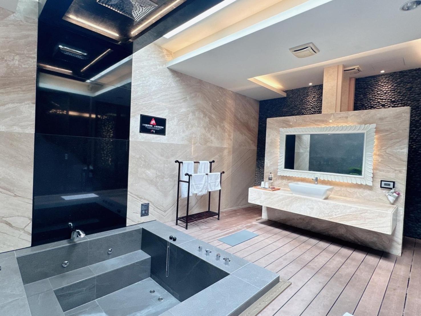 Orient Luxury Villa Motel Huwei Eksteriør billede